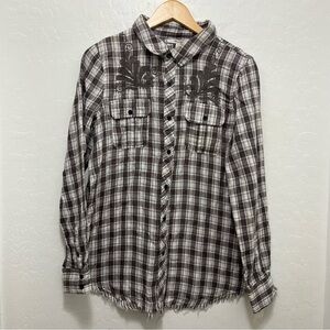 Miss Me | Women’s Medium Gray Plaid Embroidered Button Down Shirt